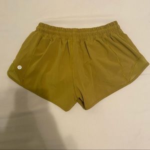Lululemon Hotty Hot Shorts (2.5)